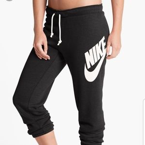 Nike rally capri sweats!